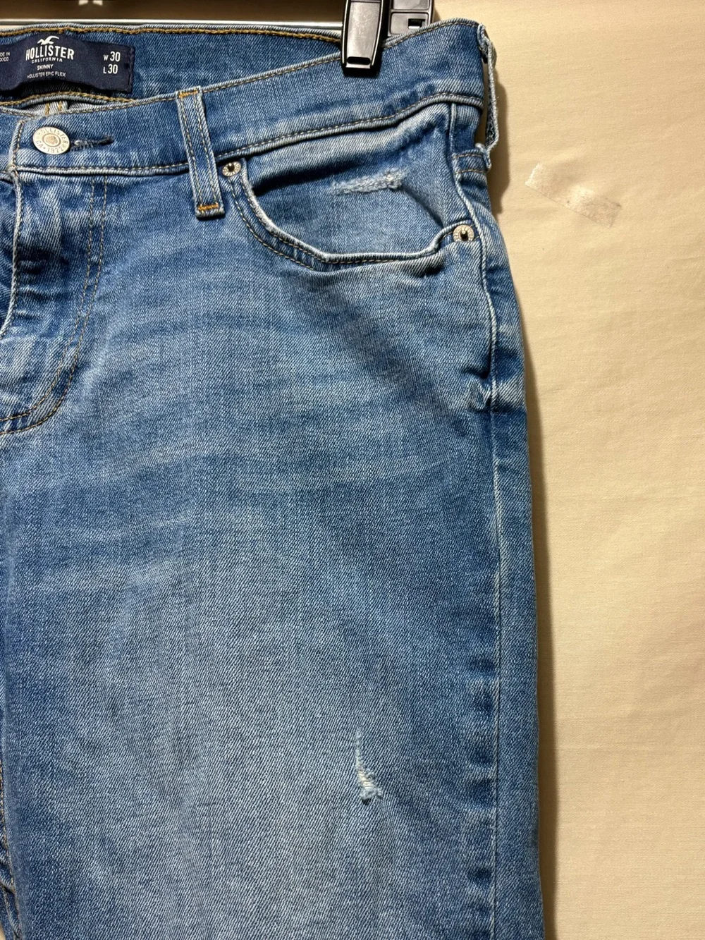 Hollister Men’s 30x30 Slim Skinny Jeans in Mid Wash Blue with Light Distressing